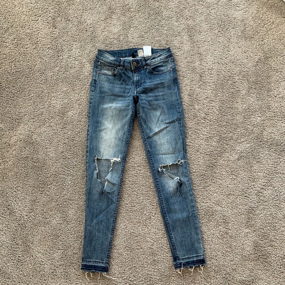 High waisted ripped knee stretch jeans